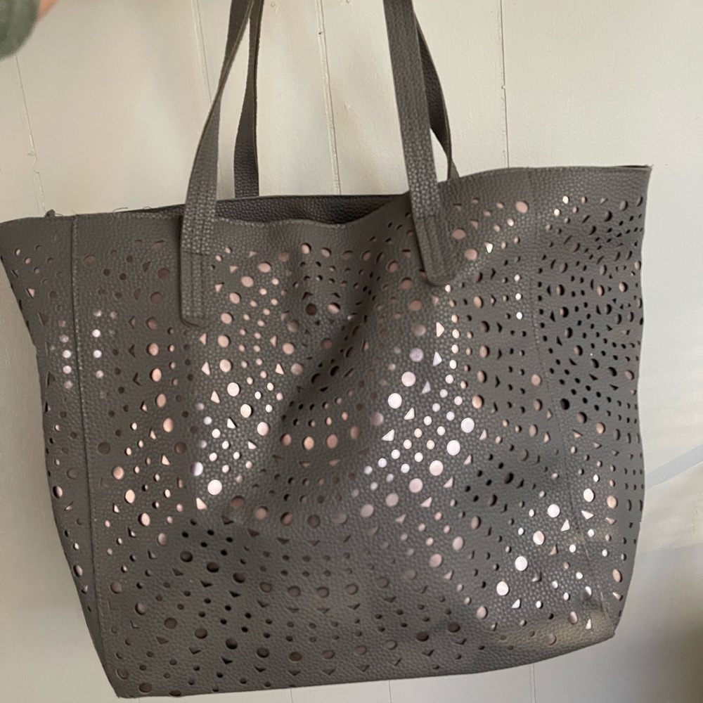 Gray tote bag